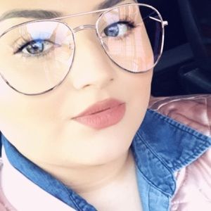 Meet your Posher, Nora